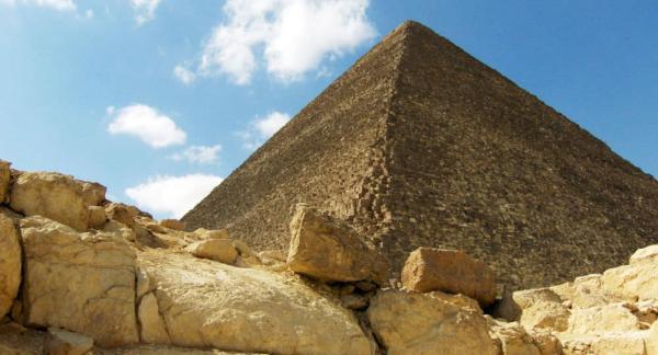 کشف هرمی 3700 ساله در جنوب قاهره